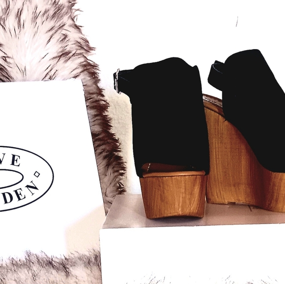 High Platform Steve Madden Wedge. Black Suede "Brandy" Wedge. Size 10 - Picture 3 of 9